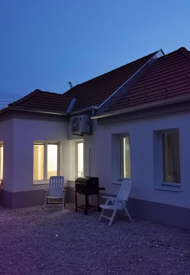 Tifani Apartman Keszthely Buitenkant foto